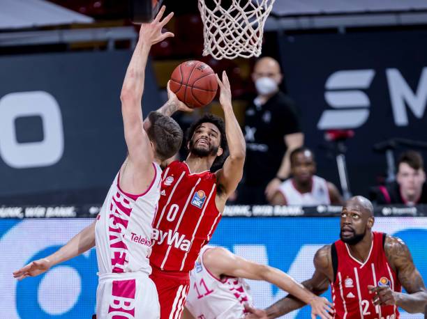 伦纳德与保 伦纳德与保