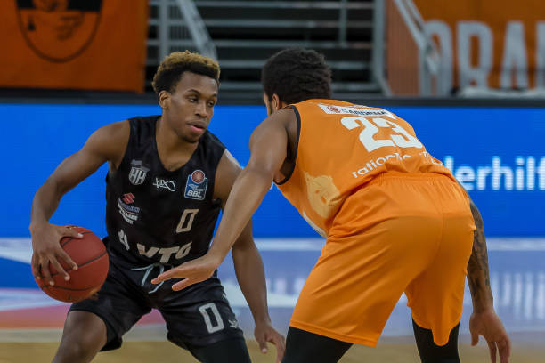 了双方中场 了双方中场